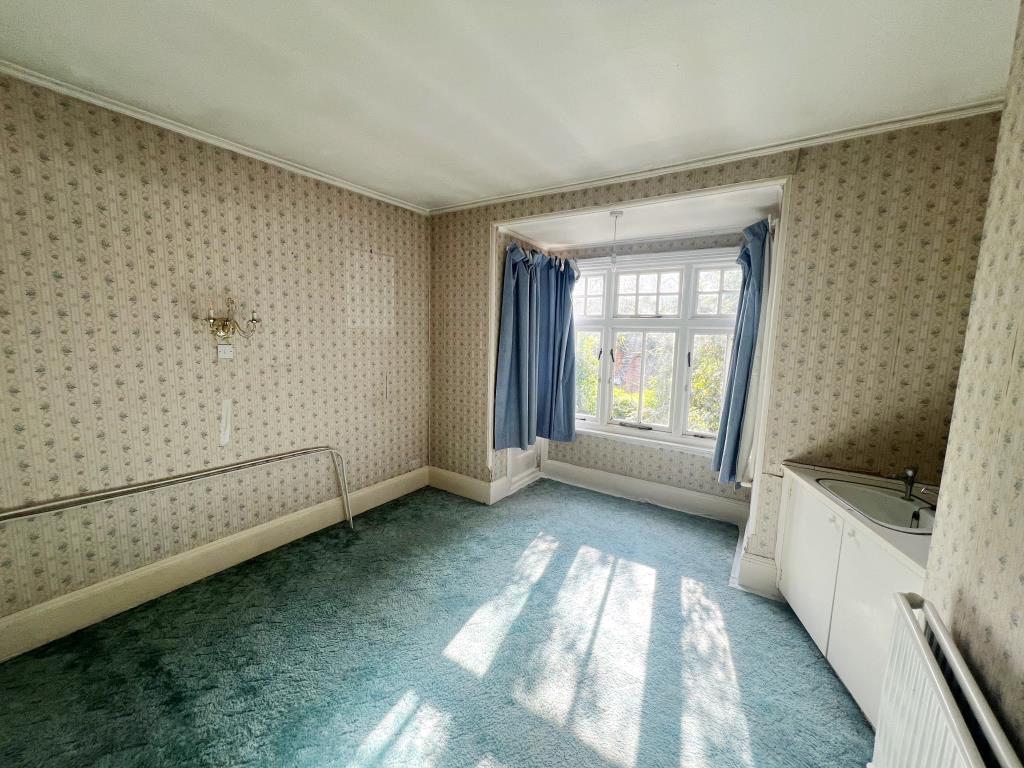 Lot: 29 - DETACHED HOUSE WITH ROOF TERRACE AND GARDEN IN CENTRAL SOUTHSEA - additional bedroom or study